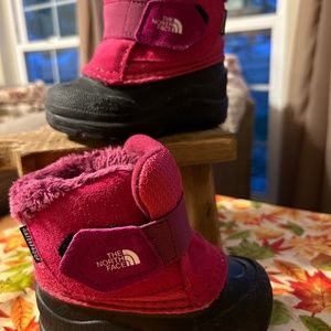 The North Face kids toddler Alpenglow II winter snow boots size 5 Excellent Pink